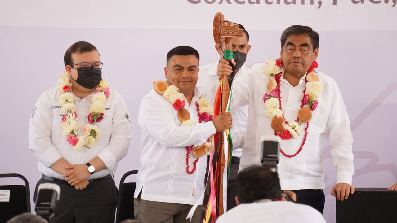 Gobernador Miguel Barbosa inaugura carretera en Coxcatlán